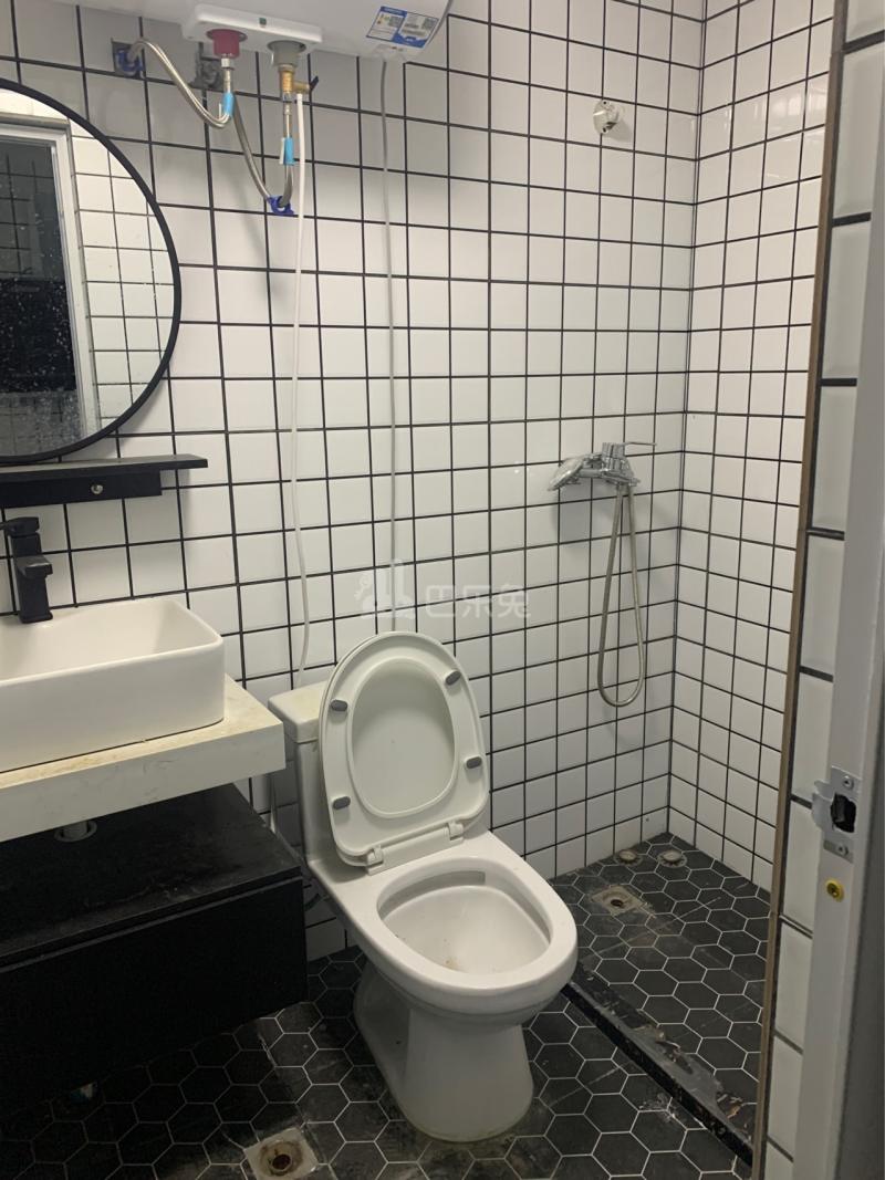 湖头陈花苑8789967卫生间图4