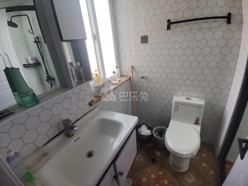 虹莘家园8802079卫生间图12