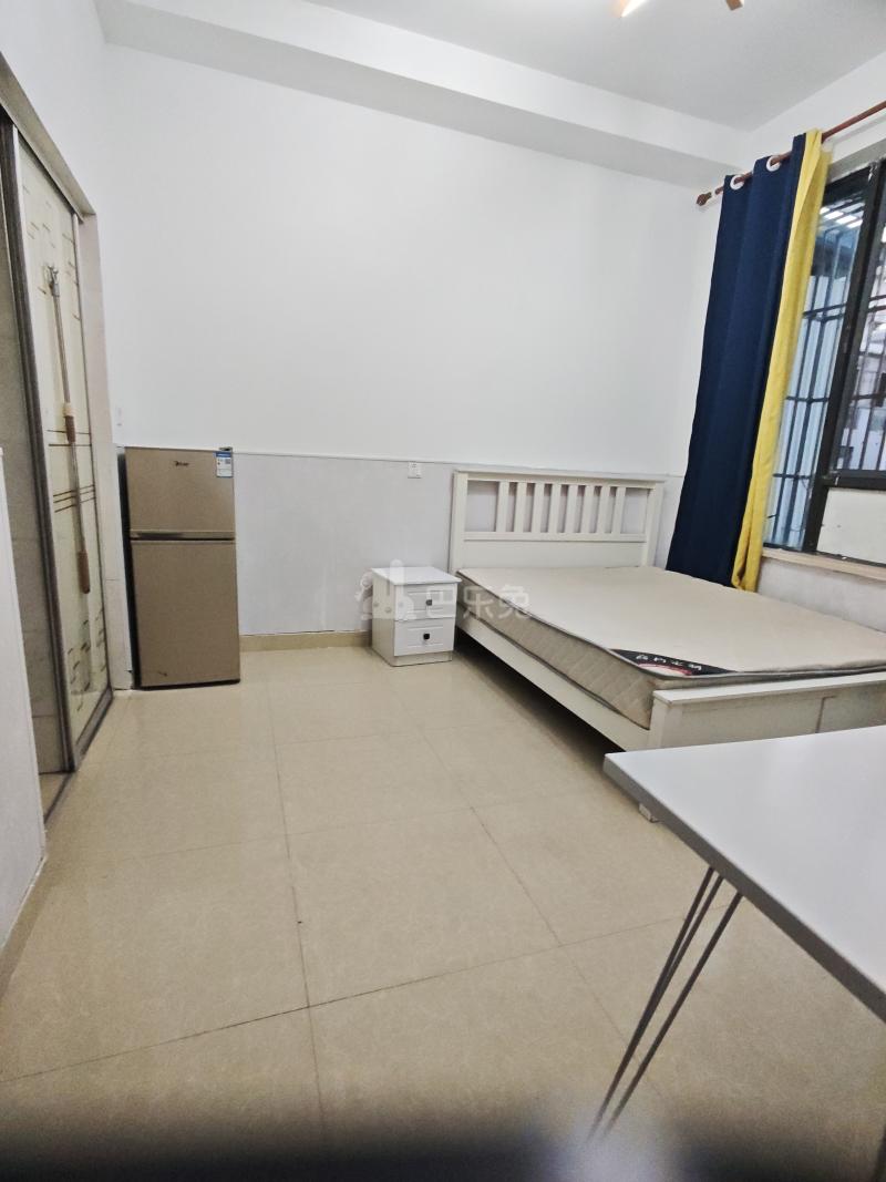 西郊家园（青浦）8840135卧室图1