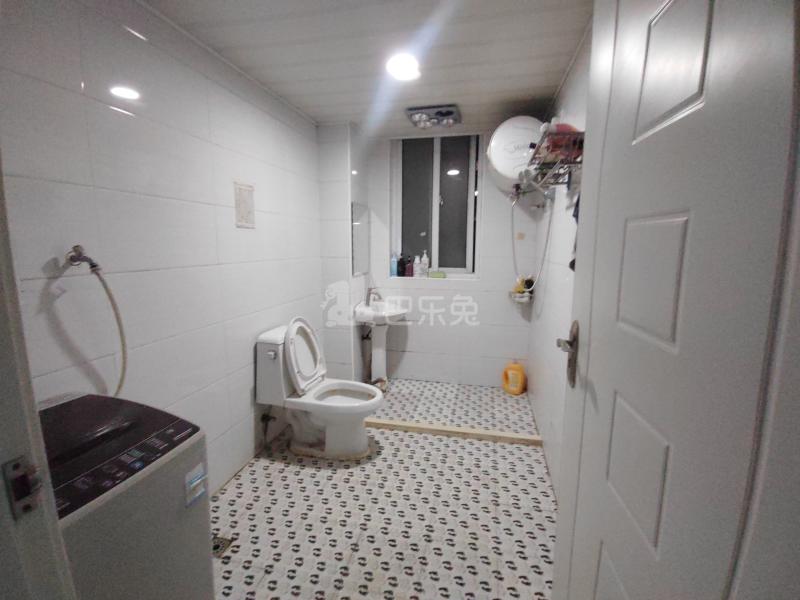 金沙湾绿地和苑一期8860935卫生间图7