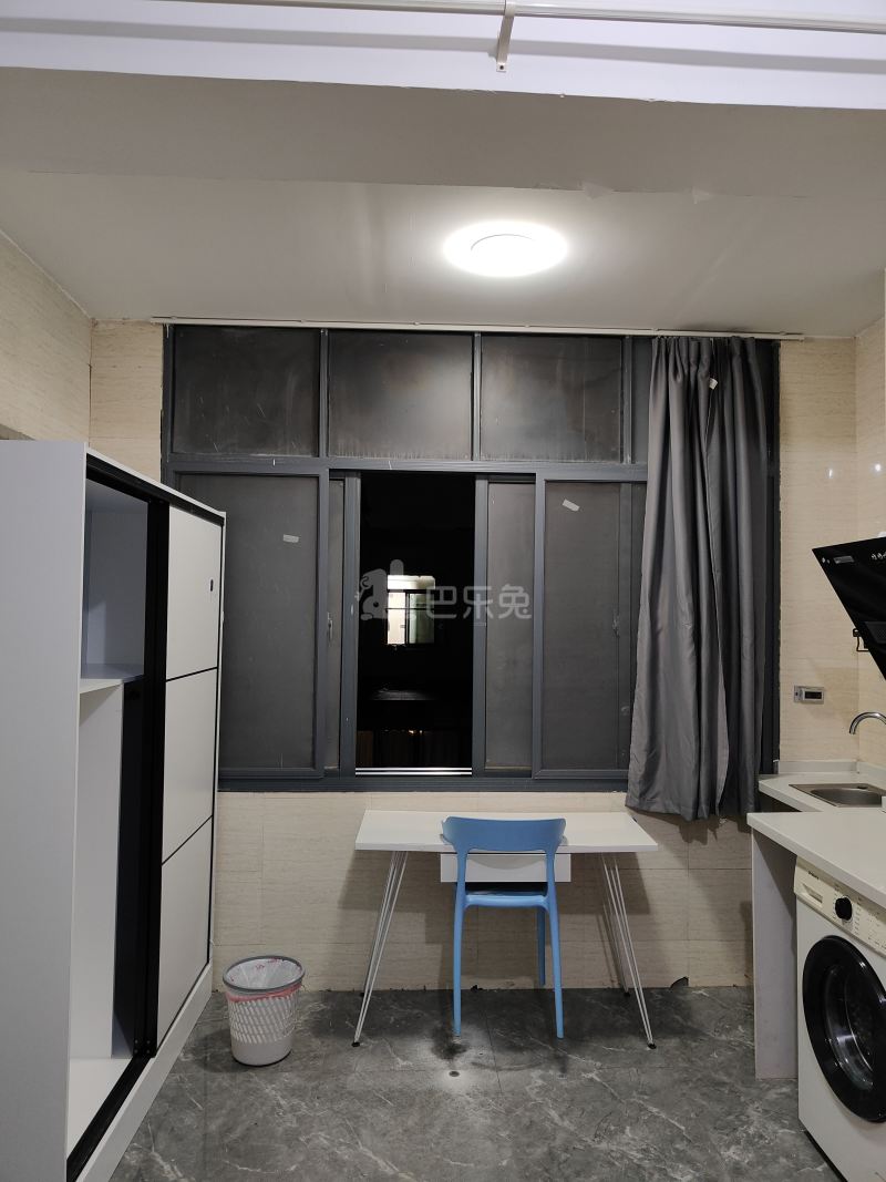 西郊家园（青浦）8868791卧室窗户图6