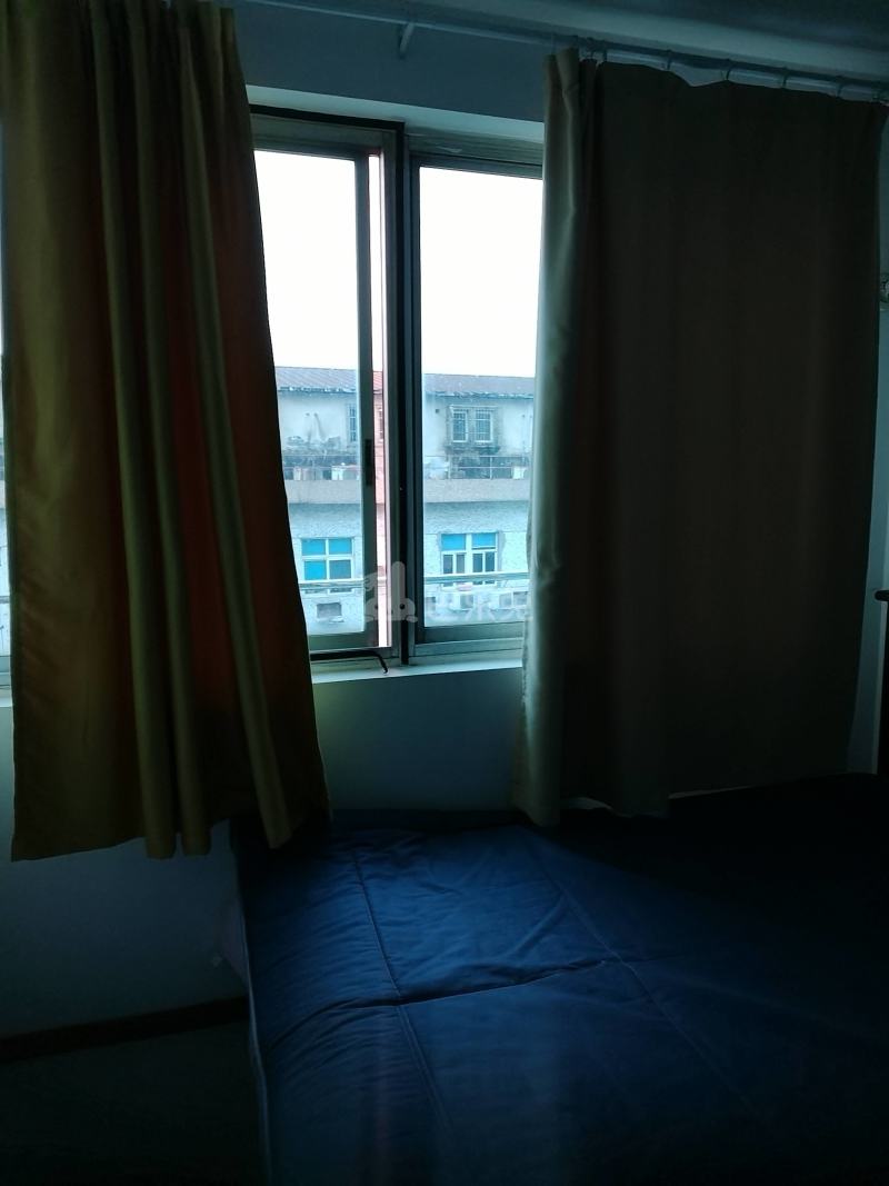 久盛巷8882583卧室窗户图6