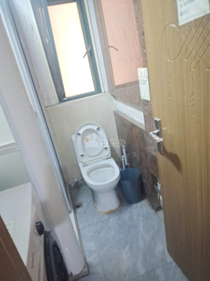 香榭丽花园8889789卫生间图7