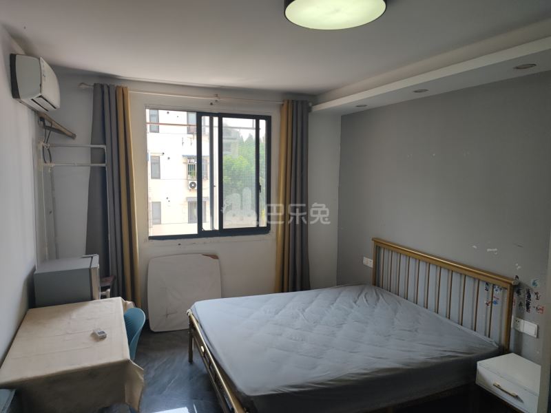 民主东街183号8898861卧室图1