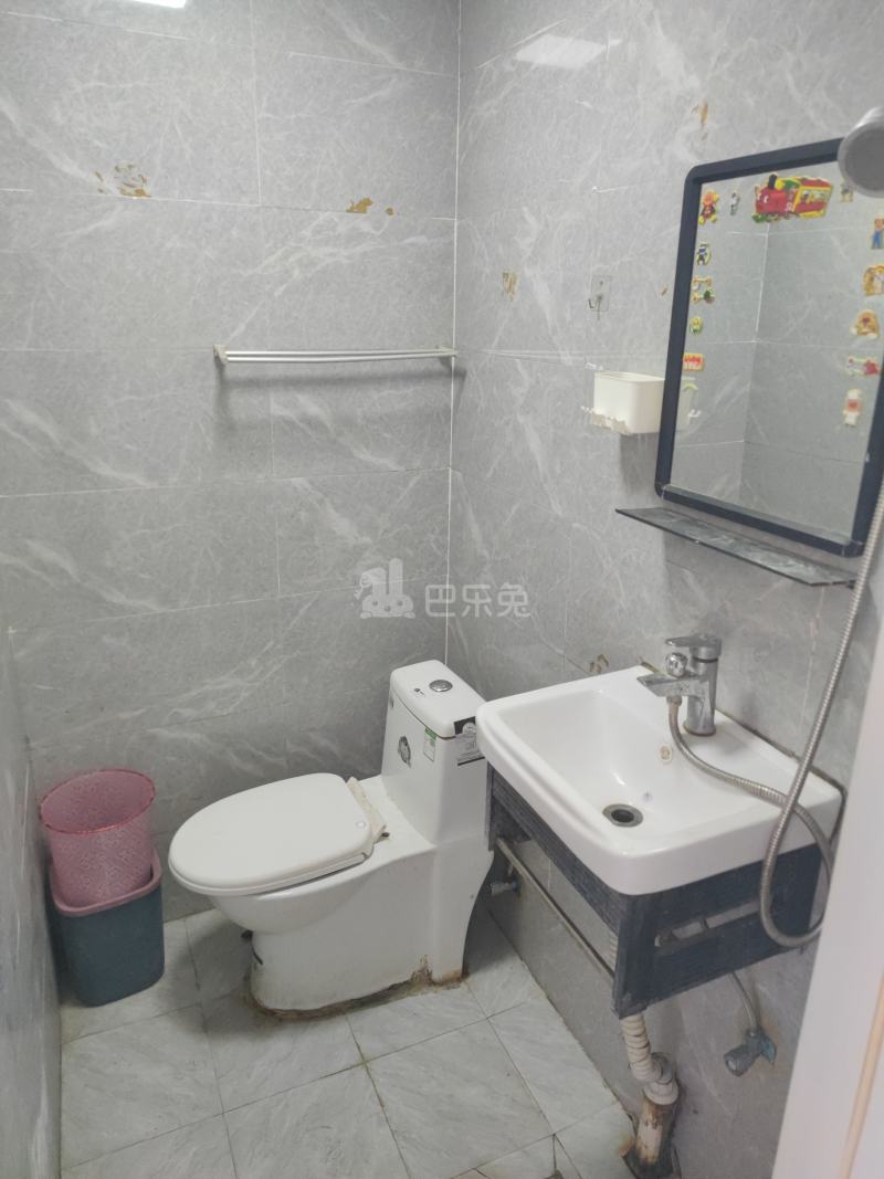 民主东街183号8898861卫生间图6