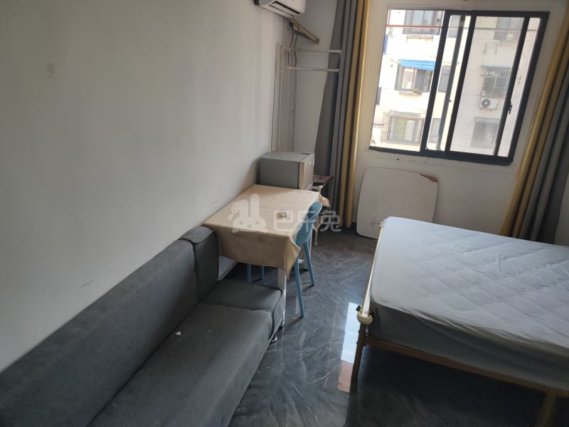 民主东街183号8898861卧室图3