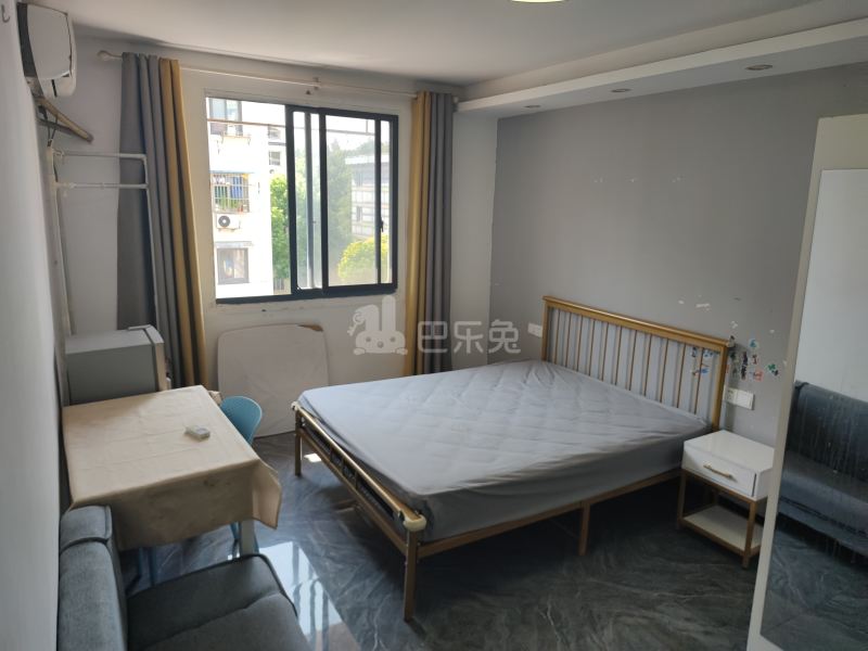 民主东街183号8898861卧室图0