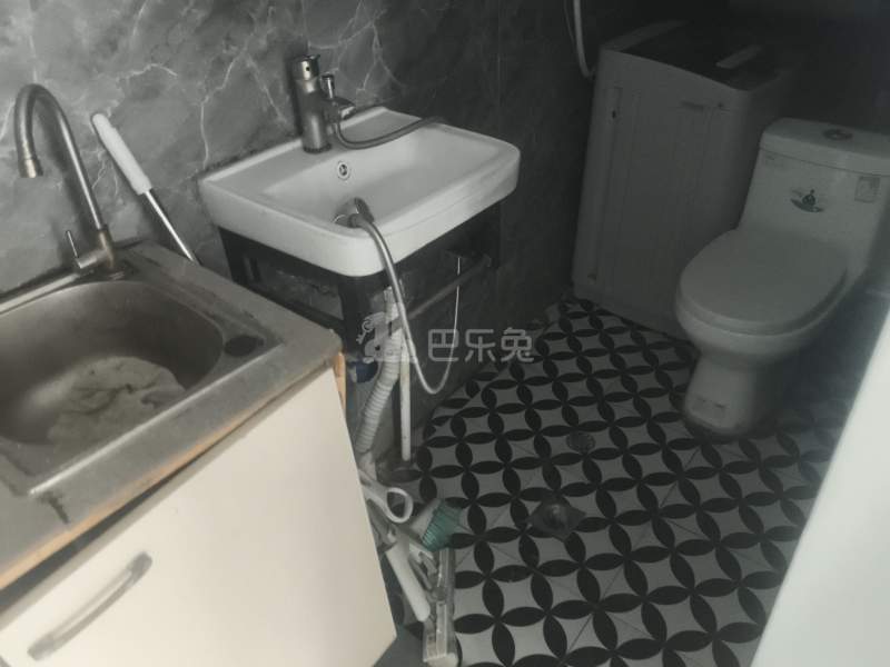 大众村小包新村8900166卫生间图4