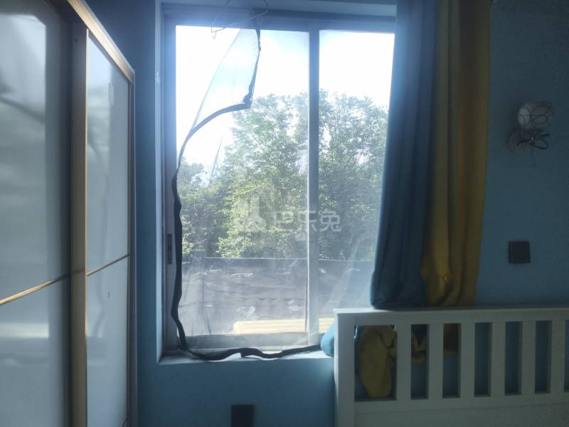 大众村小包新村8900176卧室窗户图5