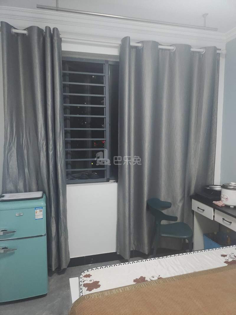 红五月嘉苑三区8953227卧室窗户图5