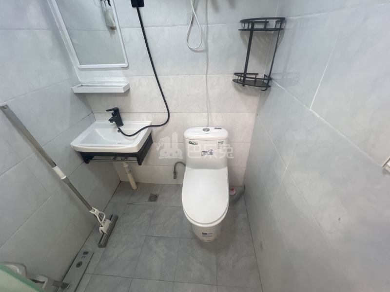 三花现代城丹桂苑9018127卫生间图4