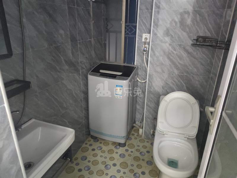 黄浦花园9068413卫生间图5