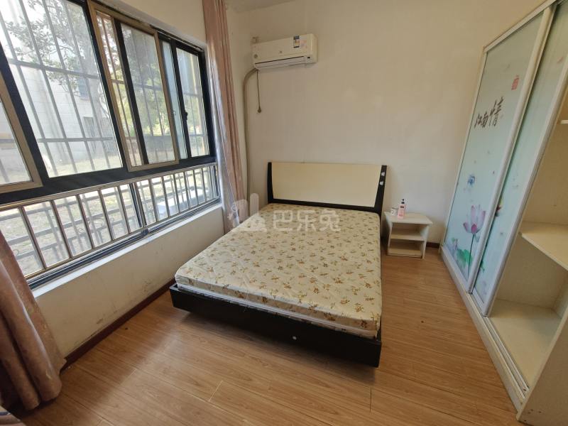 绿地布鲁斯小镇四期910611卧室图1