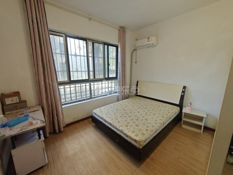 绿地布鲁斯小镇四期910611卧室图3