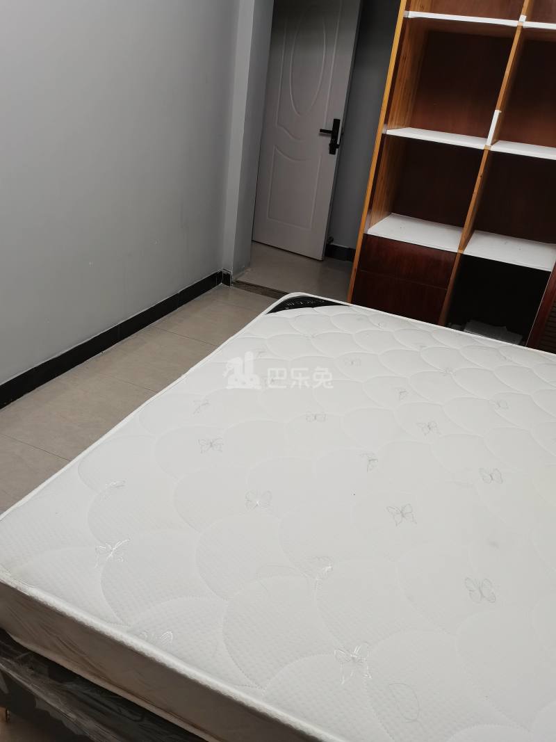 鹤坡路84弄小区9175607卧室图2