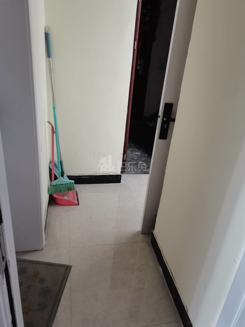 鹤坡路84弄小区9175607客厅图4