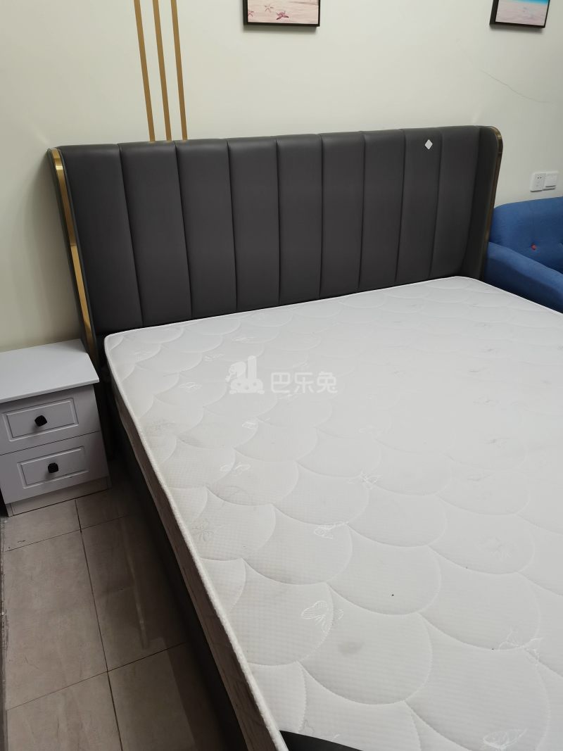 鹤坡路84弄小区9175607卧室图0