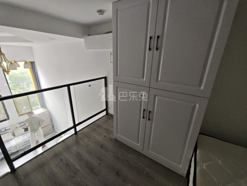 绿地卡米（嘉域生活中心）9182747卧室图2