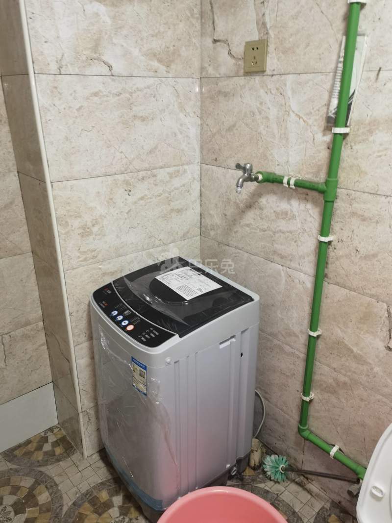 东力新村9211637卫生间图3