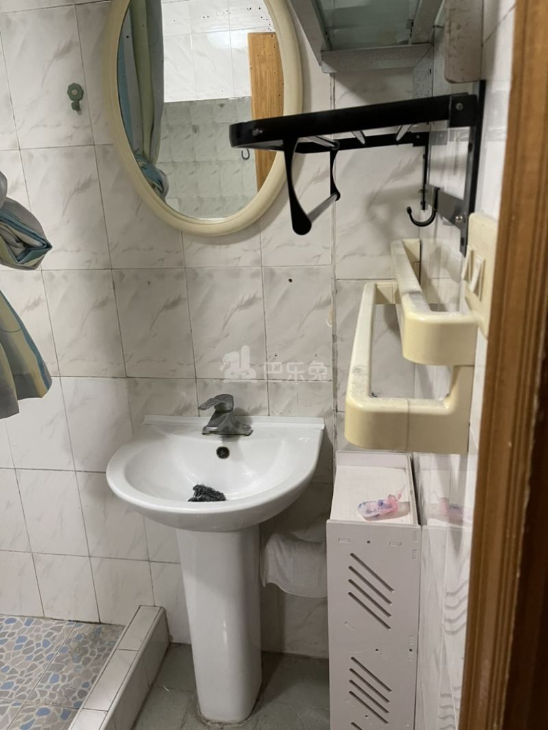 田林十村9232618卫生间图8