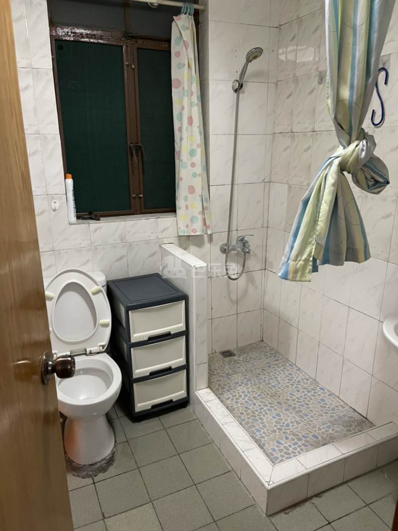 田林十村9232618卫生间图9