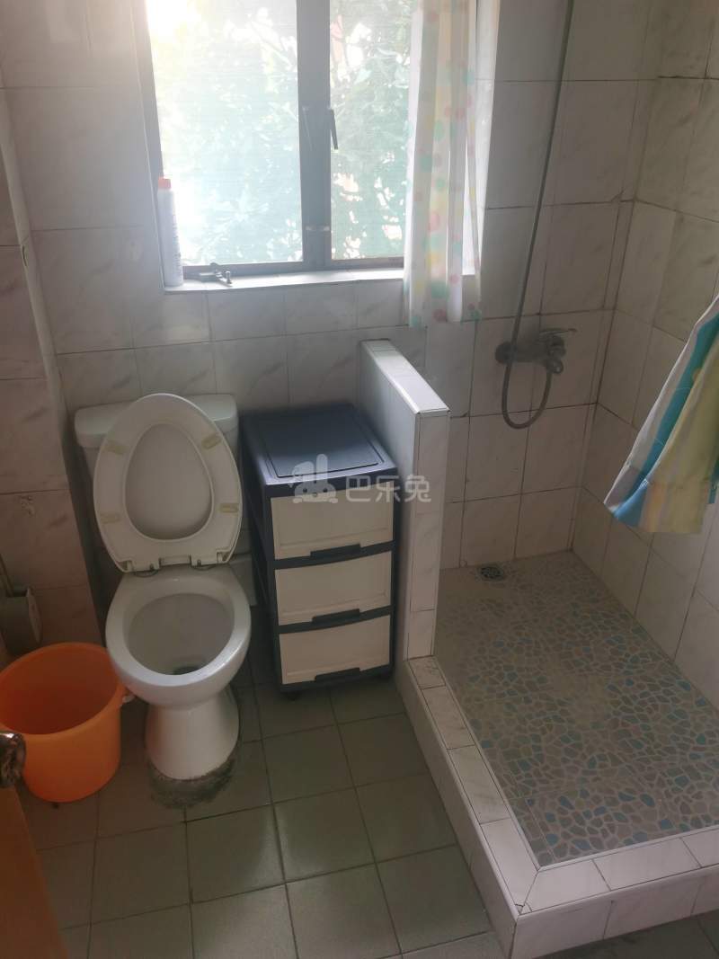 田林十村9232618卫生间图12