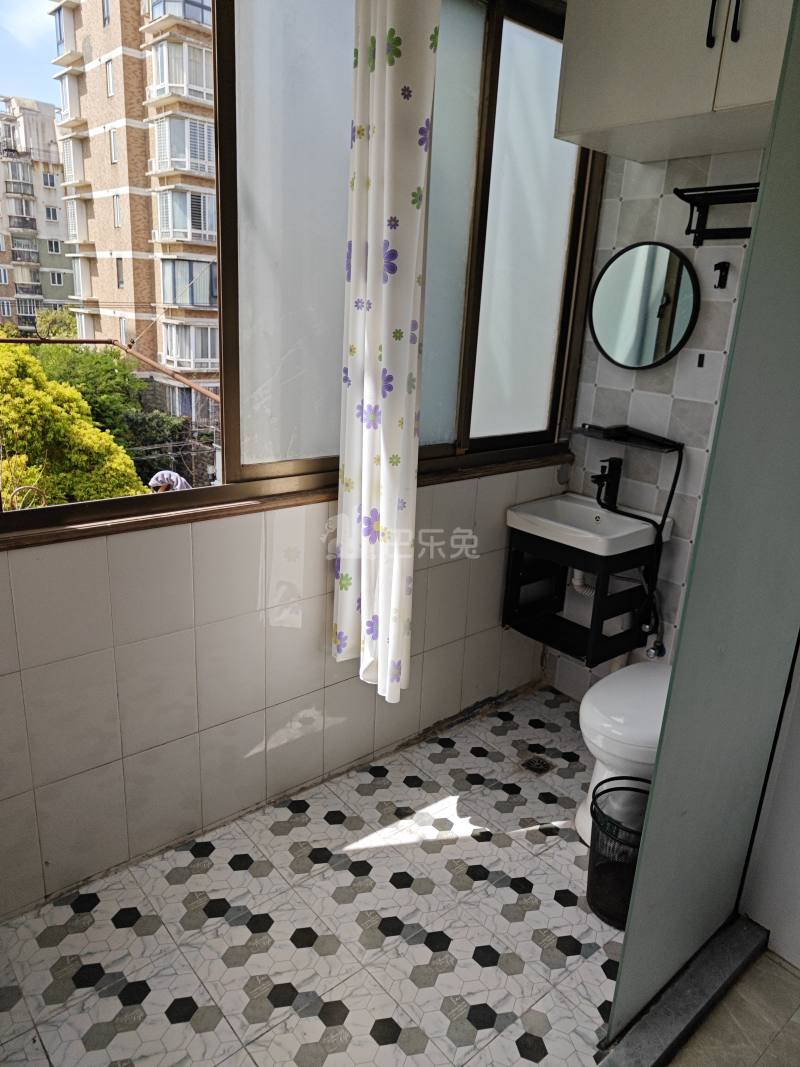 罗阳七村华宝小区9244237卫生间图7