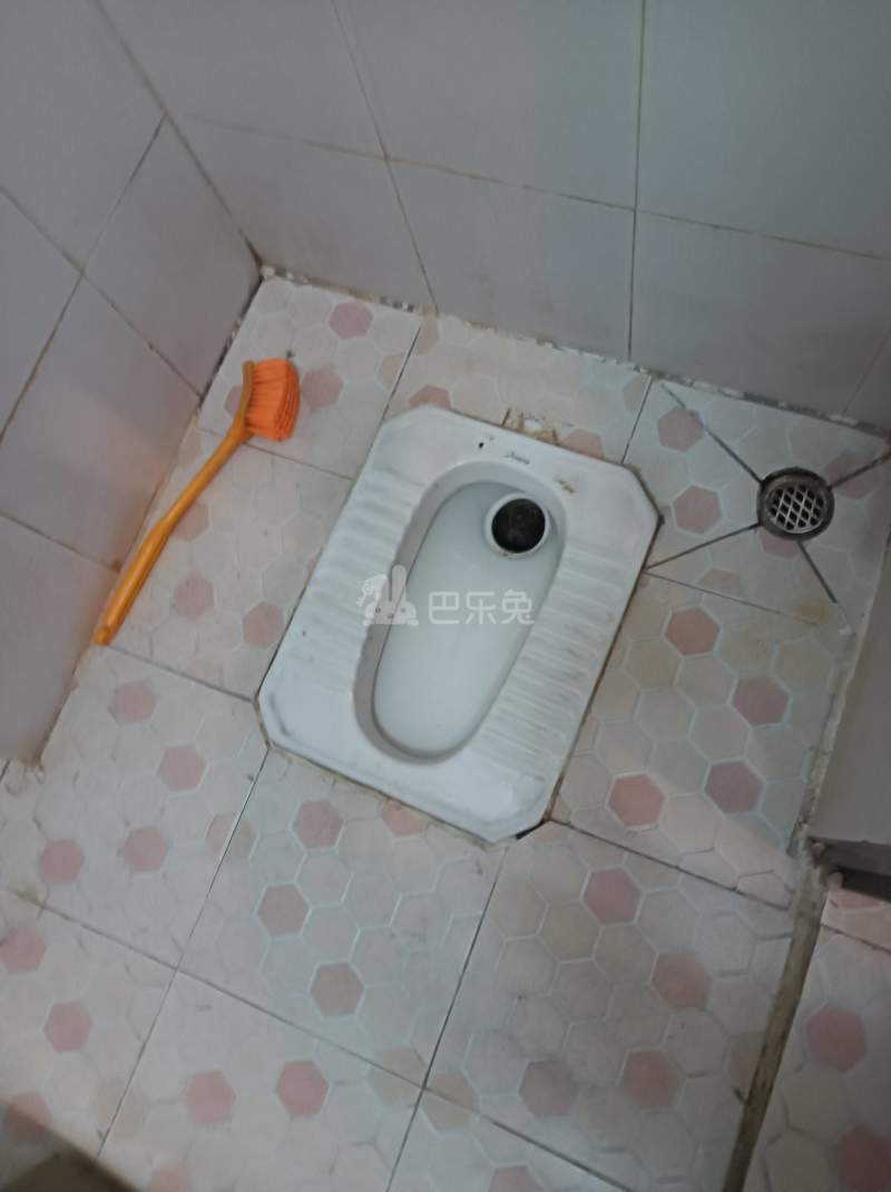 龙洞东街东华二巷33号9277483卫生间图4