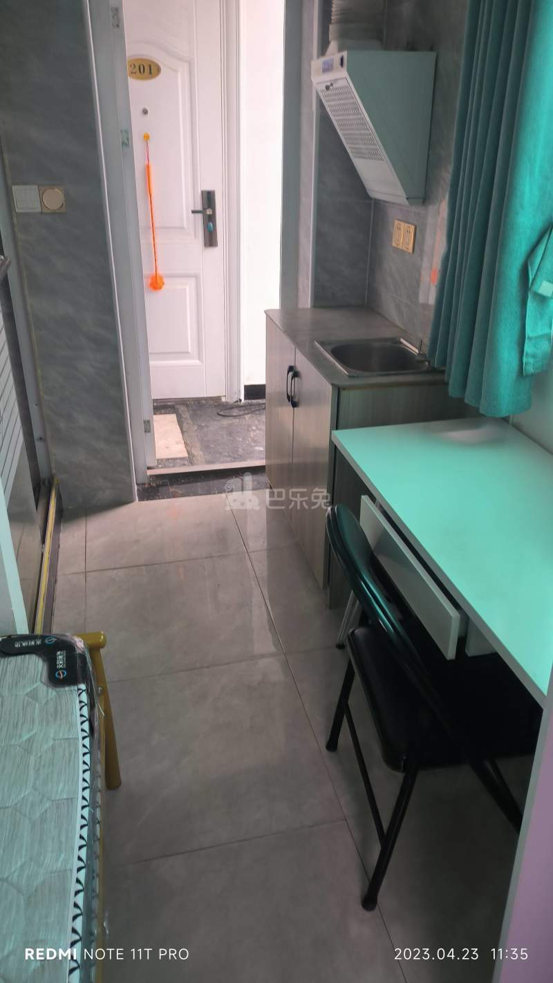 虹四村卫家宅（民房）9304805卧室图2