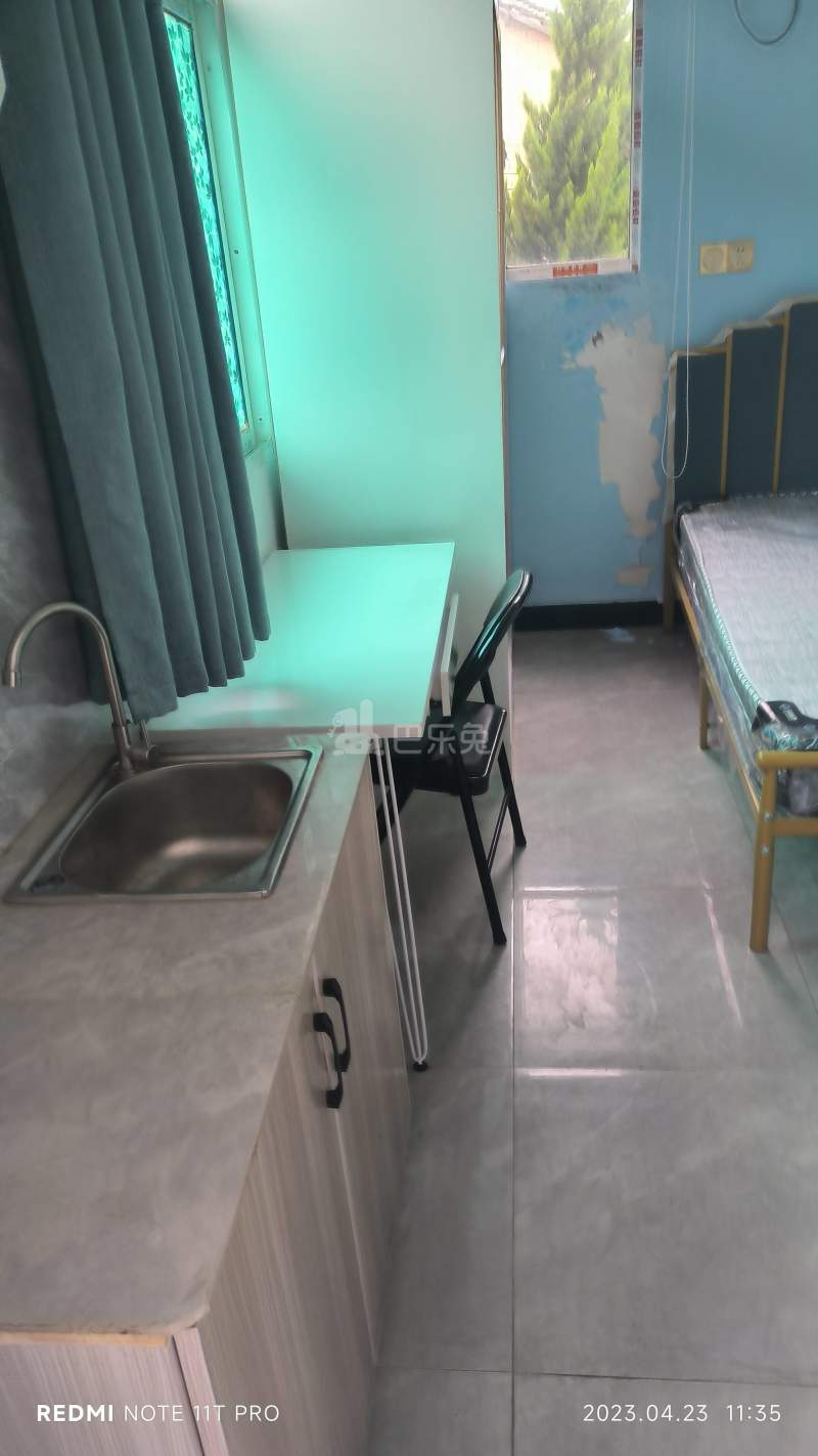 虹四村卫家宅（民房）9304805卧室图3