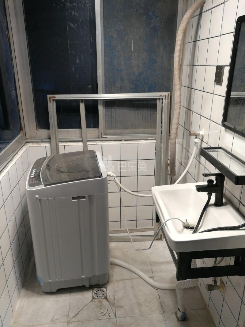 龙南六村西区9341126卫生间图7