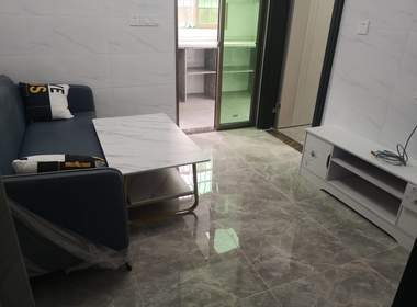 鹤边员村东街西二巷13号 