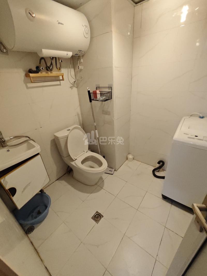 兴华小区9373127卫生间图8