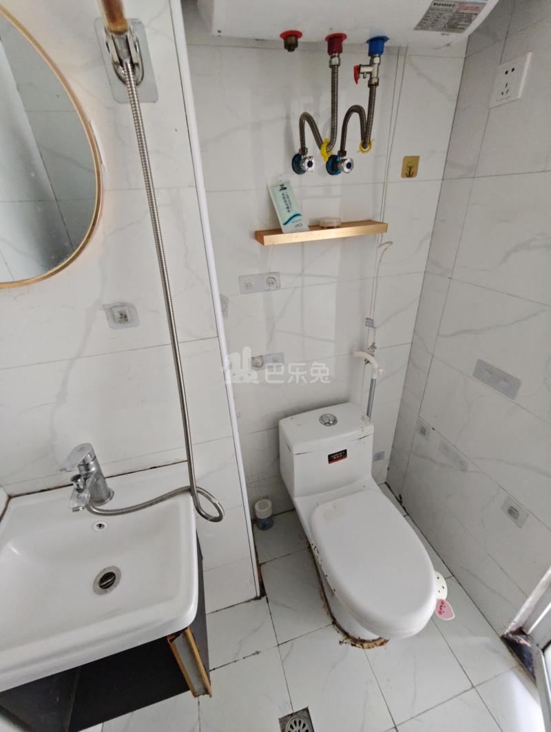 兴华小区9373127卫生间图7