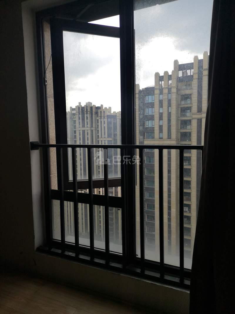 融创瑷颐湾9422574卧室窗户图15