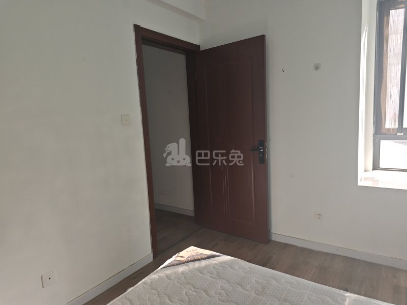 三花现代城丹桂苑9437614卧室图4