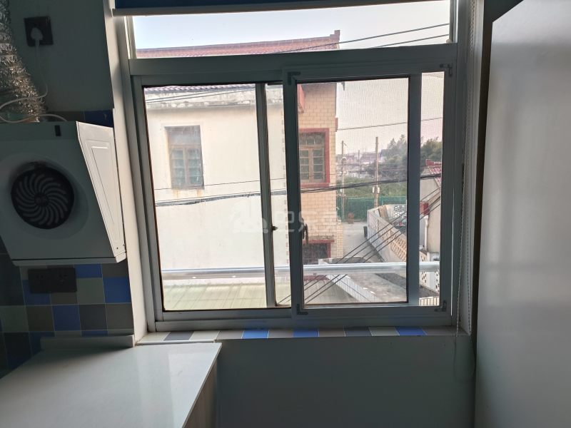 新星村黄家圈（民房）9485209卧室窗户图8