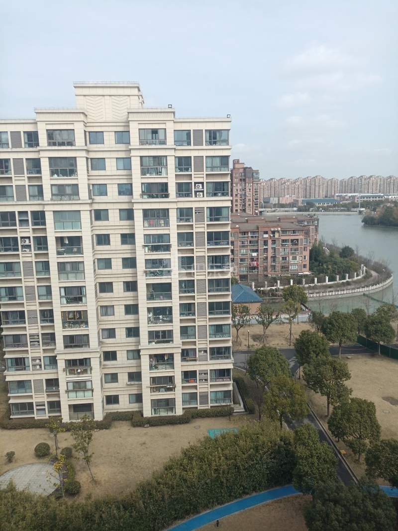 清泉警苑_5室1厅2卫_合租朝南_古楼公路1458弄