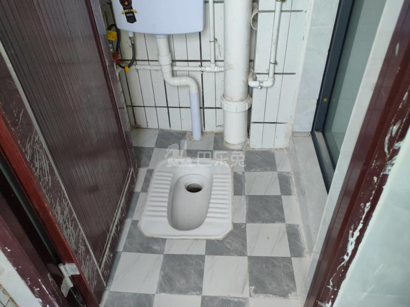 逢源大街十巷2号9526633卫生间图5