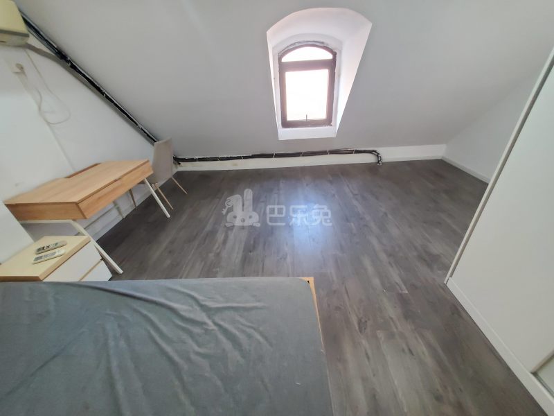 绿地·春华里9585473卧室图2