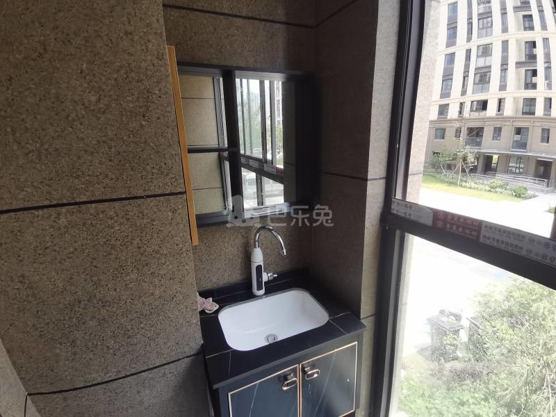 三角丰收湖嘉园五区9589311卫生间图7