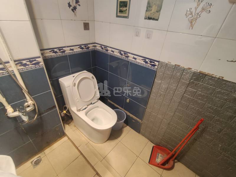 闻喜路251弄小区9595942卫生间图14