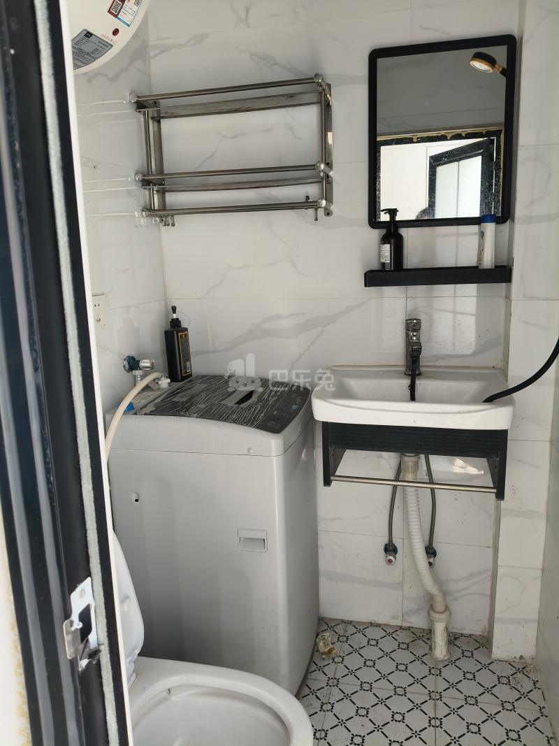 鹤东村沙东三组（民房）9606223卫生间图5