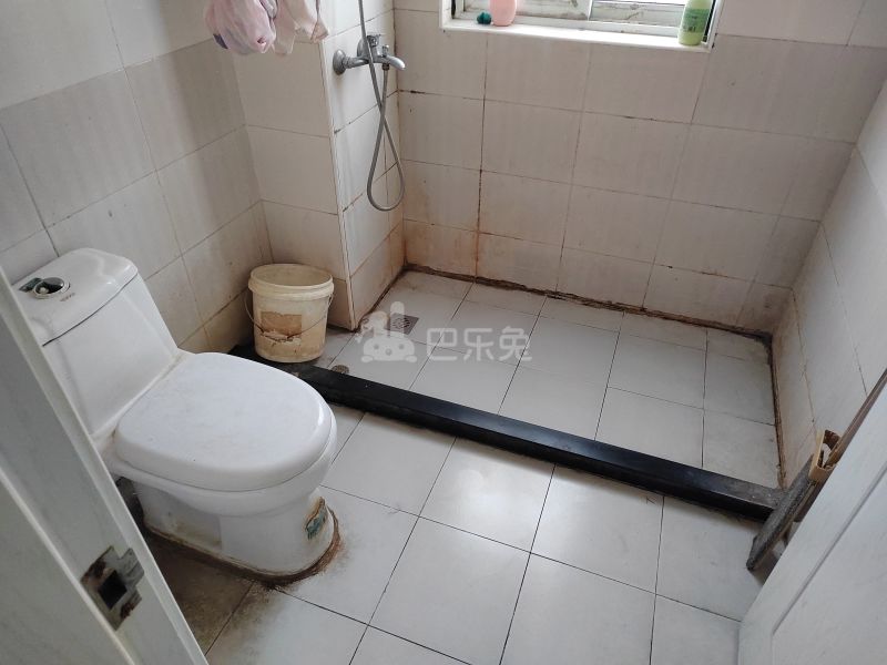 金沙湾绿地和苑一期9637886卫生间图6