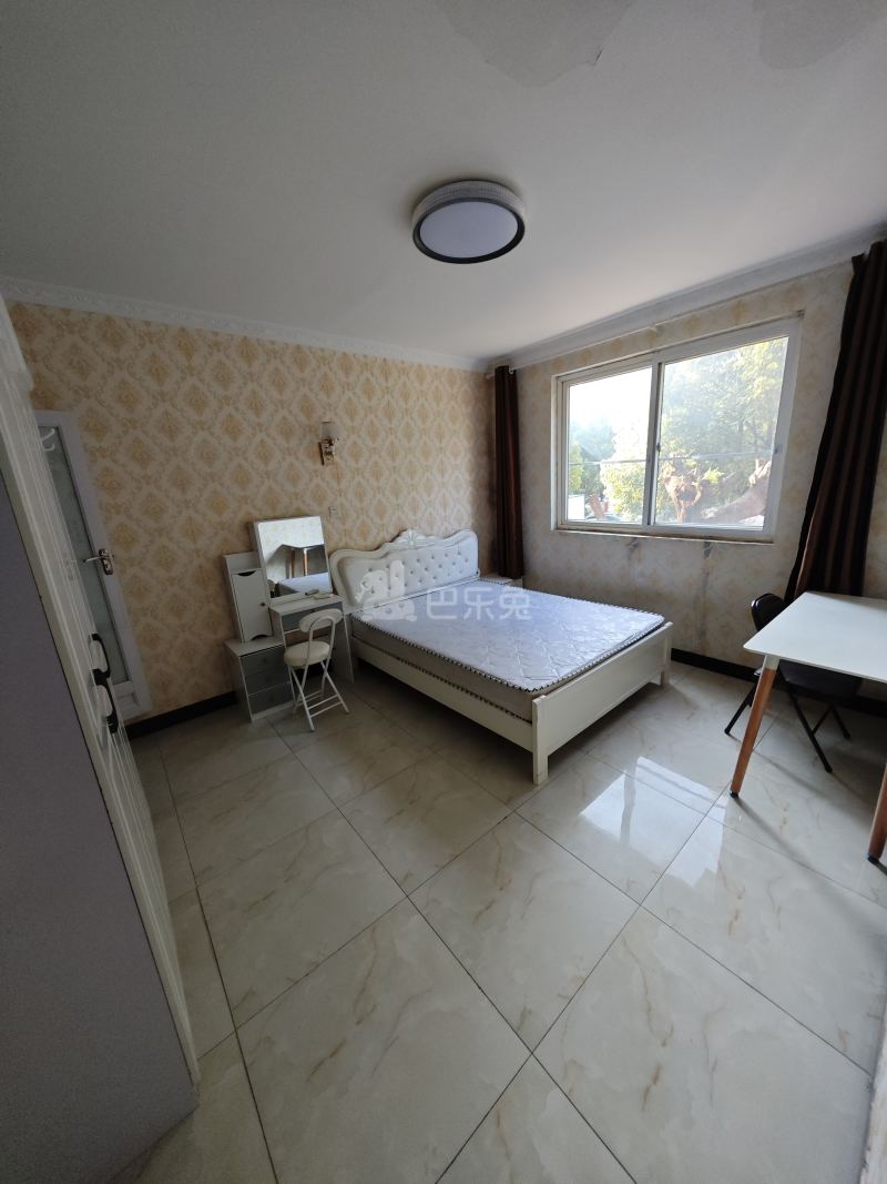 古桐五村9657683卧室图3