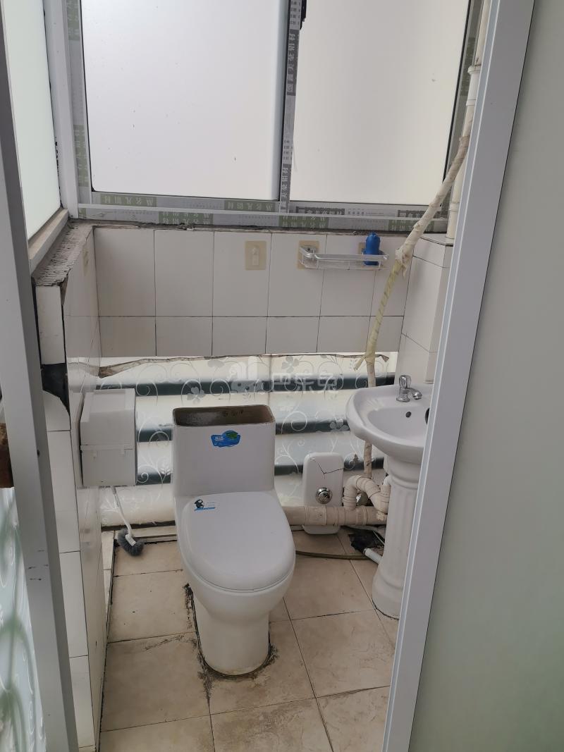 新青浦花苑2区9669201卫生间图8