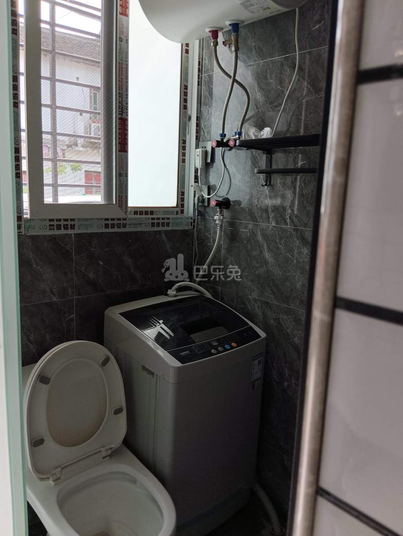 大众村立新新村9712142卫生间图4