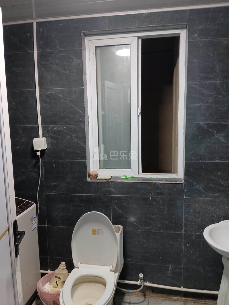 黄城花园西区9760700卫生间图7