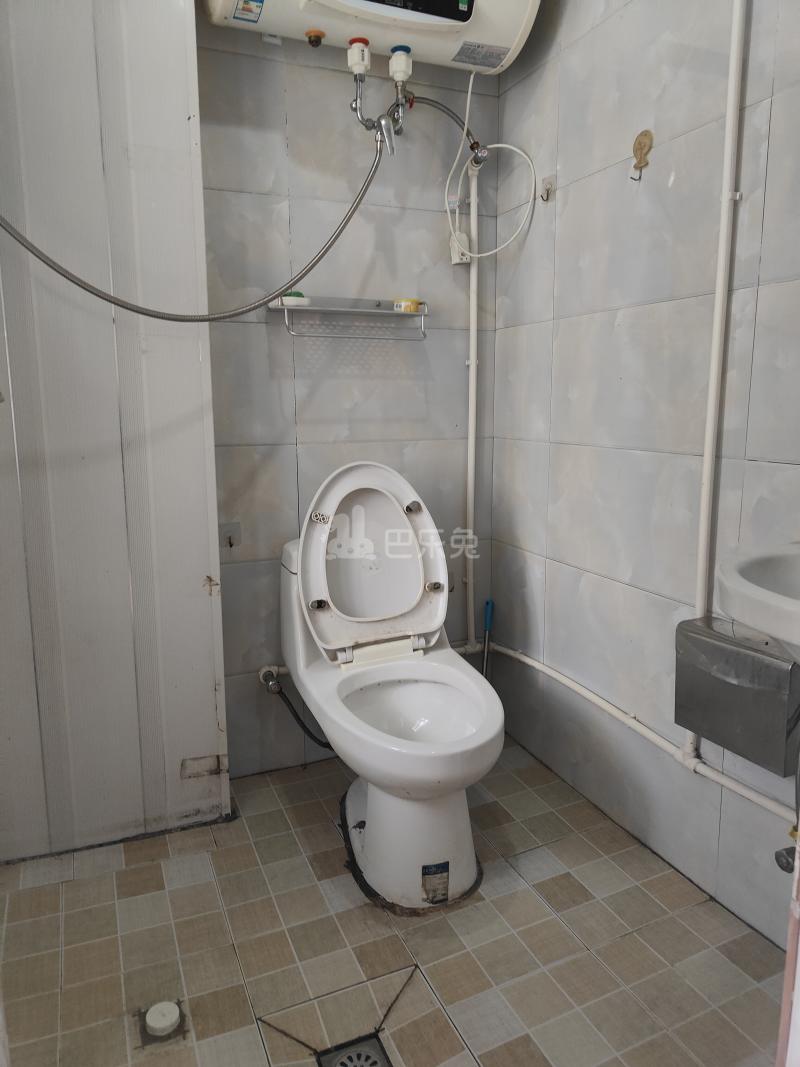 红联九漾华庭东区9795223卫生间图5