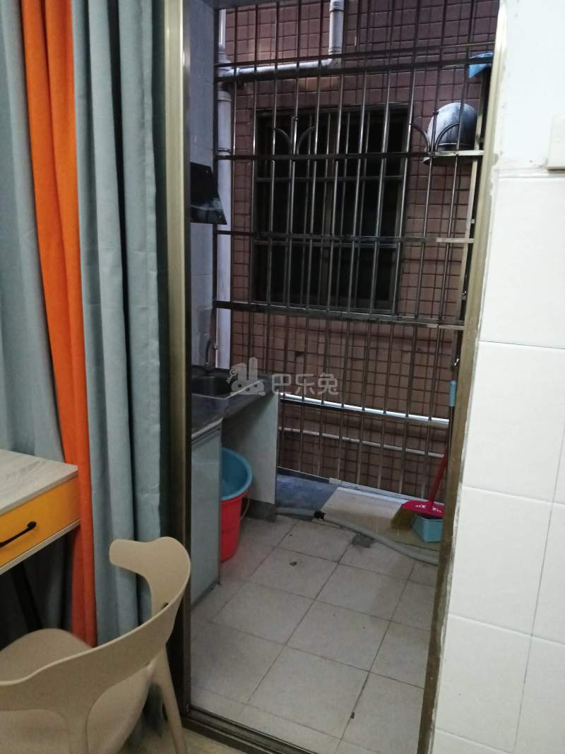 北约上街一巷9号9829443卧室窗户图8